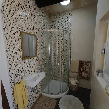 Private Room With Shower En-Suite And Terrace Balzan المظهر الخارجي الصورة